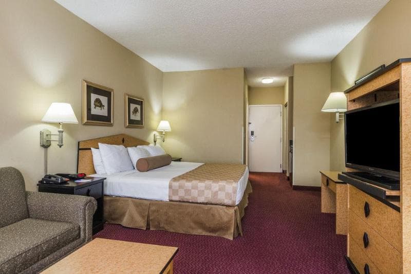 Trident Inn & Suites main