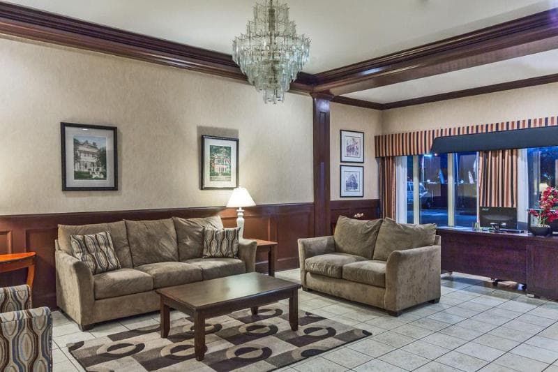 Trident Inn & Suites 4