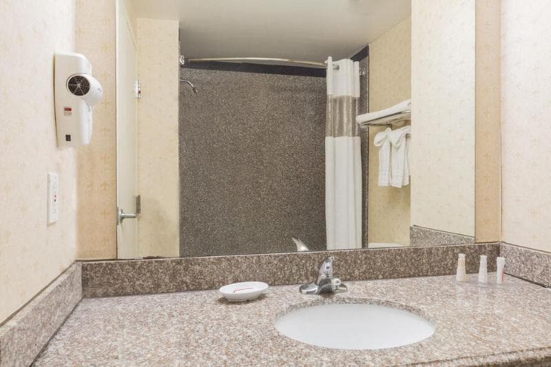 Trident Inn & Suites 5