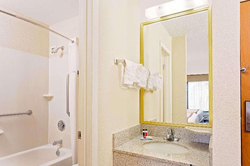 Baymont by Wyndham Kalamazoo East 4