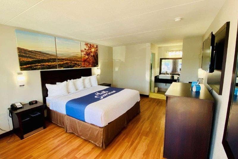 Days Inn by Wyndham Maysville 5