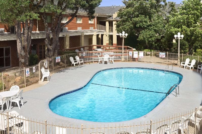 Days Inn by Wyndham Lawton 5