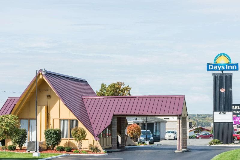 Days Inn by Wyndham Niles 2