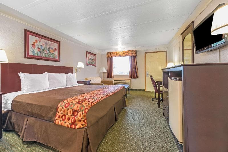 Days Inn by Wyndham Gainesville 2