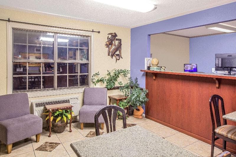 Days Inn by Wyndham Monroe 4