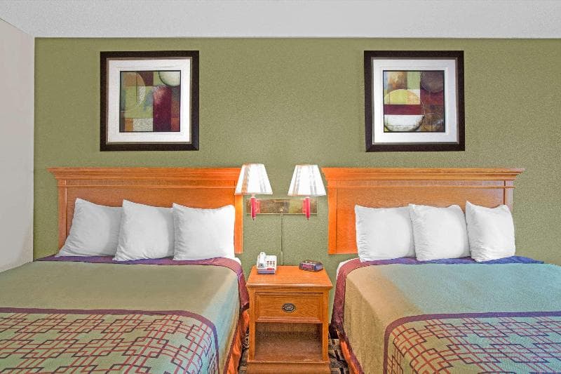 Days Inn by Wyndham Monroe 5