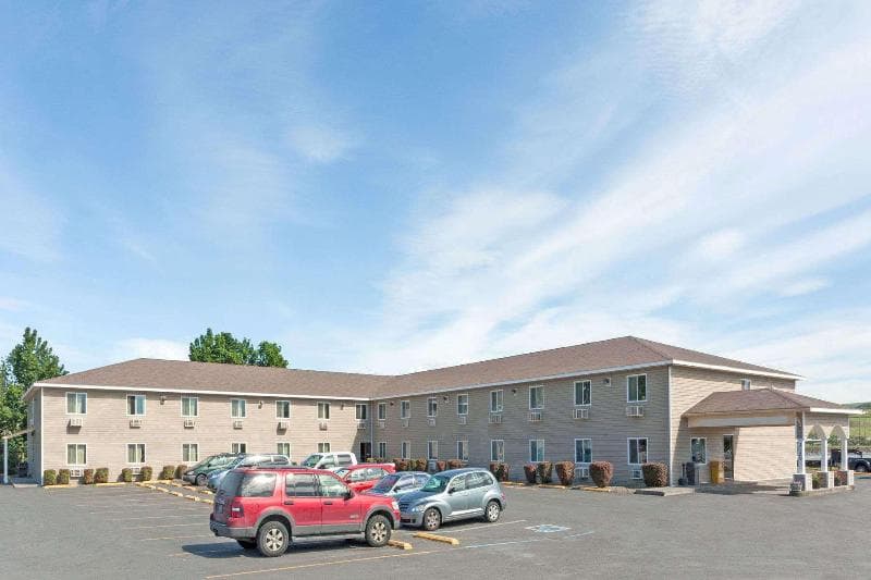 Super 8 by Wyndham Lewiston 4