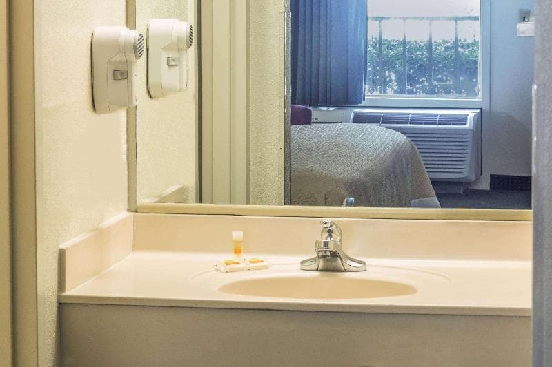 Days Inn by Wyndham Lake Park/Valdosta 5