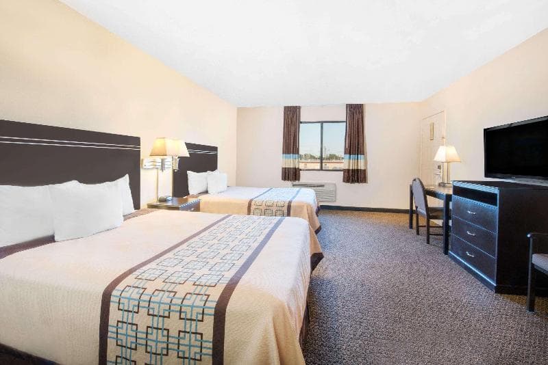 Days Inn by Wyndham Hobbs 4