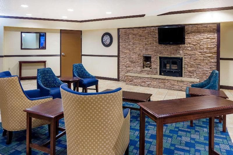 Days Inn & Suites By Wyndham Bridgeport - Clarksburg 3