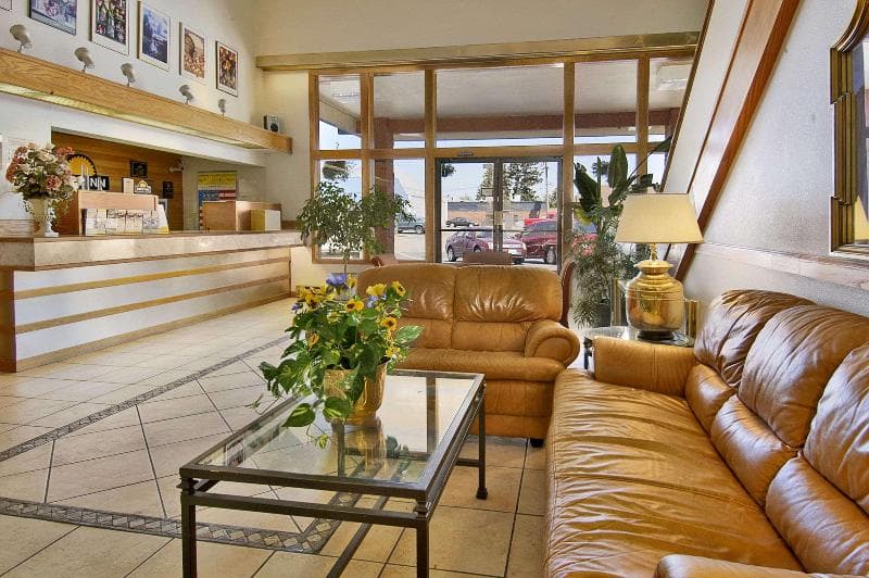 Days Inn by Wyndham Mt. Vernon 4