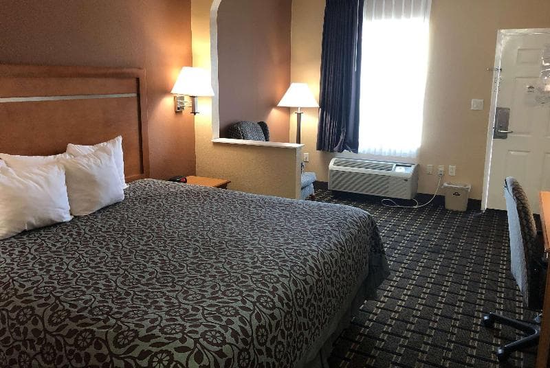 Days Inn By Wyndham Columbus 5