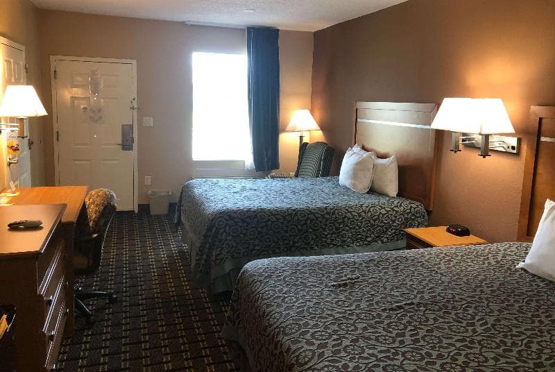 Days Inn By Wyndham Columbus 4