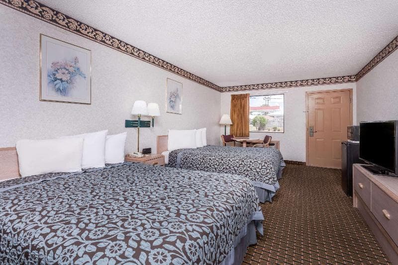 Days Inn By Wyndham Byron 2