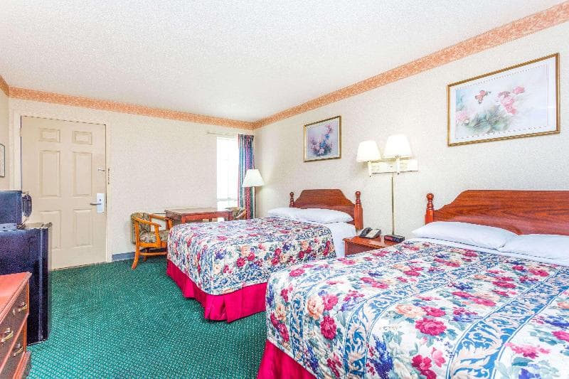 Days Inn by Wyndham Cornelia photo 1