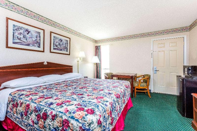 Days Inn by Wyndham Cornelia 4