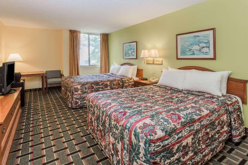 Days Hotel by Wyndham Danville Conference Center 4