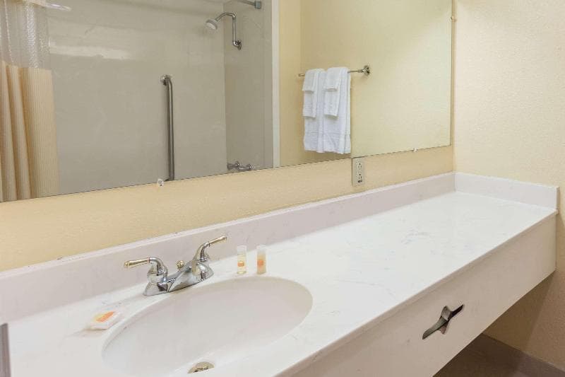 Days Hotel by Wyndham Danville Conference Center 5