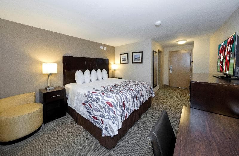 Red Roof Inn And Suites Newburgh Stewart Airport photo 1