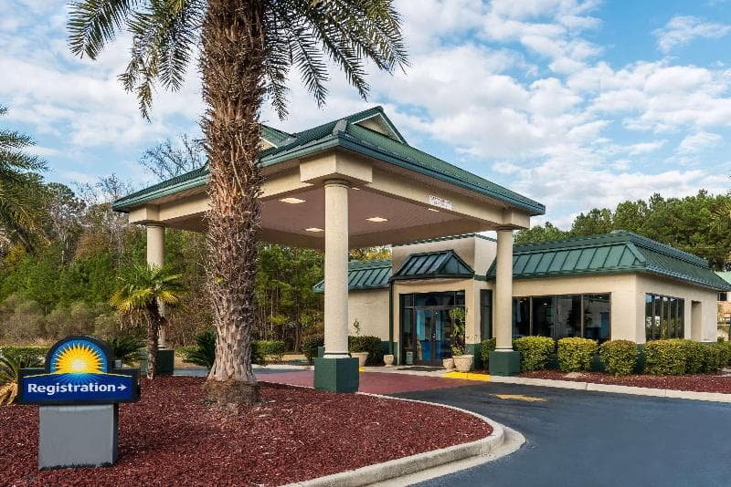 Days Inn by Wyndham Richmond Hill/Savannah 4