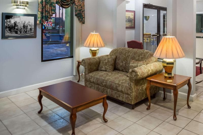 Days Inn By Wyndham Enterprise 3