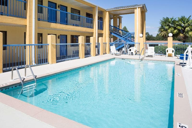 Days Inn By Wyndham Enterprise 4
