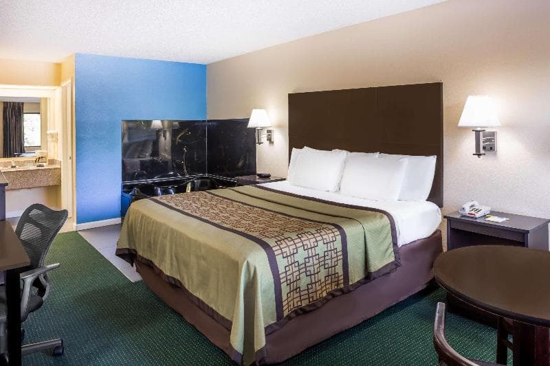 Days Inn By Wyndham Enterprise photo 1