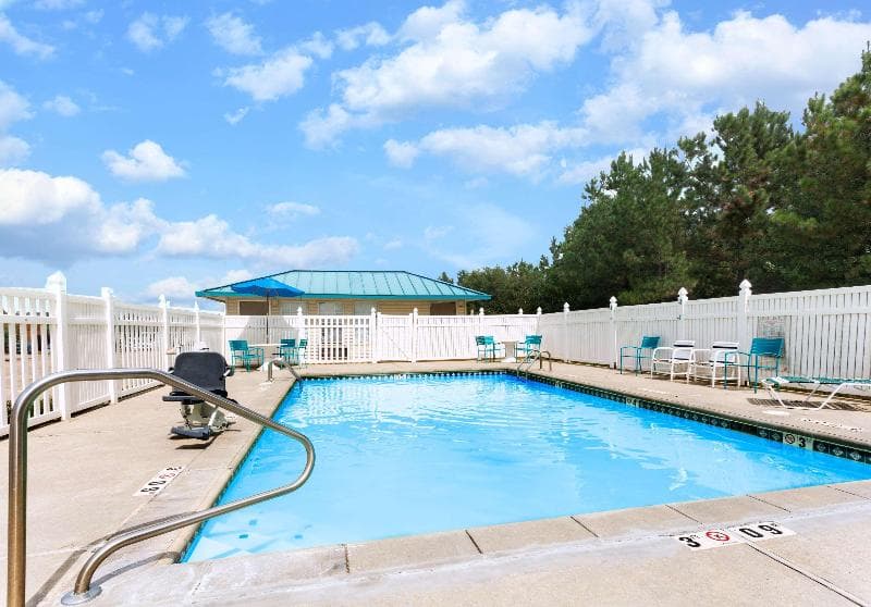 Days Inn By Wyndham Forest 5