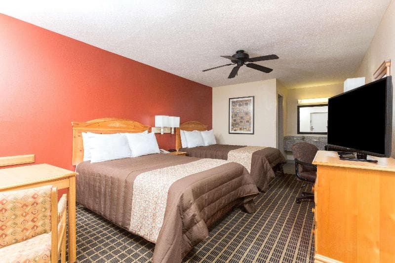 Days Inn By Wyndham Forest photo 1