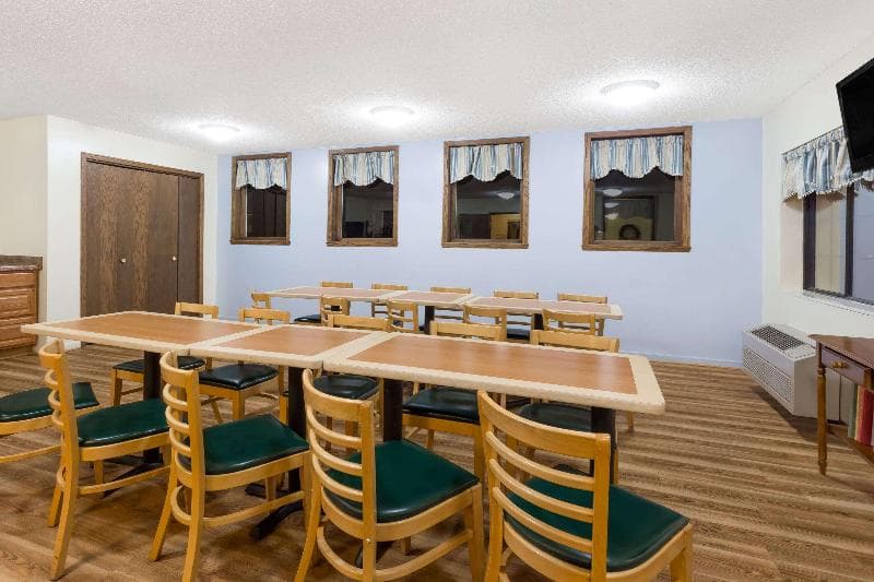 Days Inn by Wyndham Iron Mountain photo 1