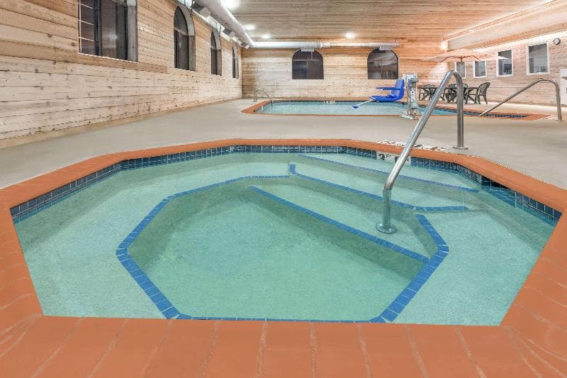 Days Inn by Wyndham Iron Mountain 3