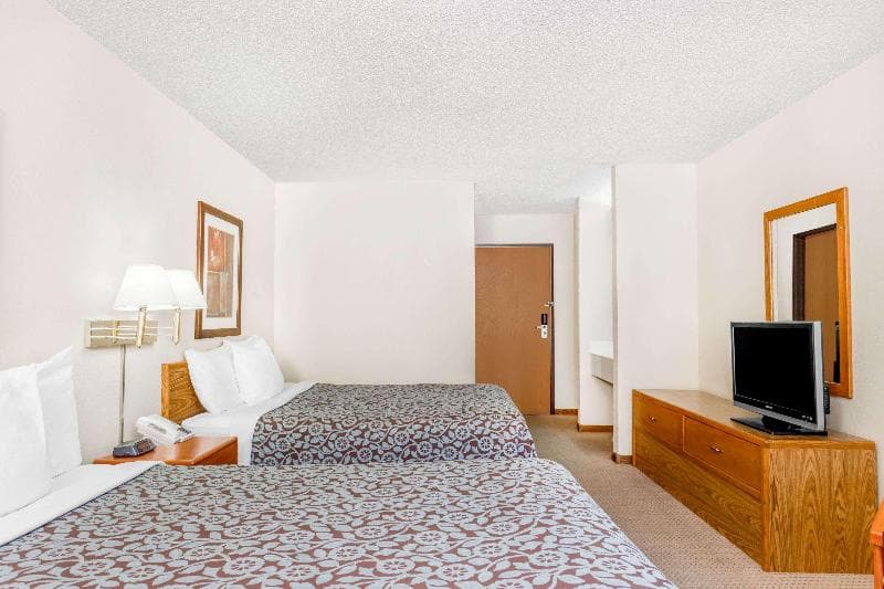 Days Inn by Wyndham Iron Mountain 2
