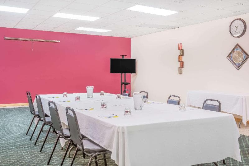 Days Inn By Wyndham St. Clairsville 2