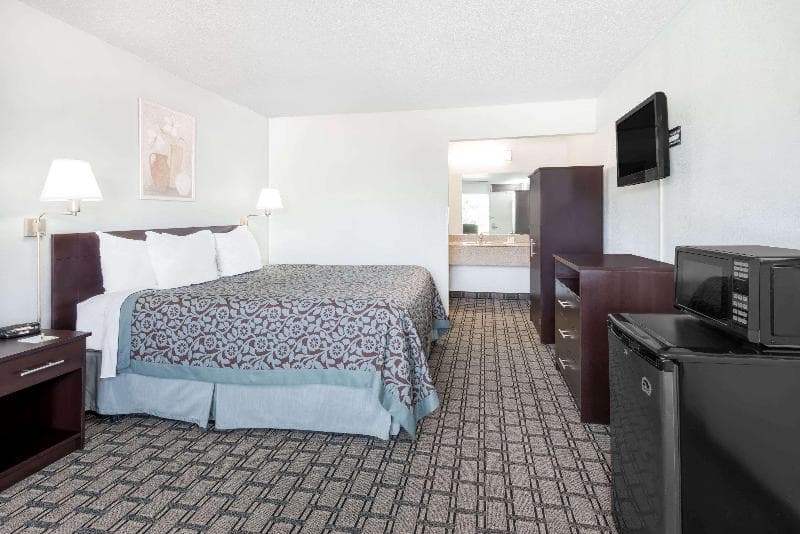 Days Inn By Wyndham St. Clairsville 3
