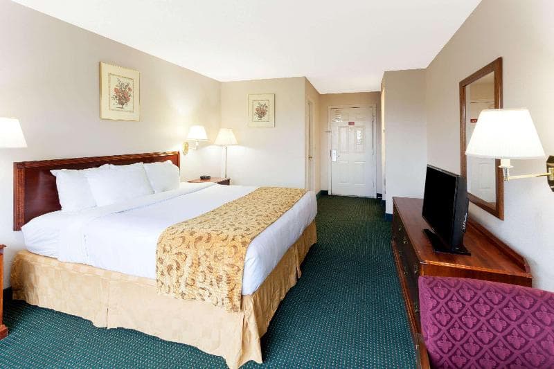 Days Inn by Wyndham Dahlonega photo 1