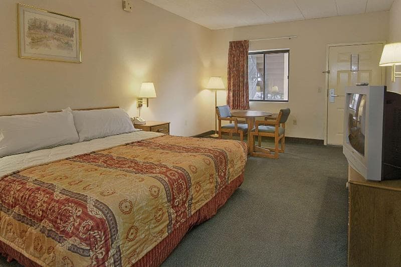 Days Inn by Wyndham Morehead 2