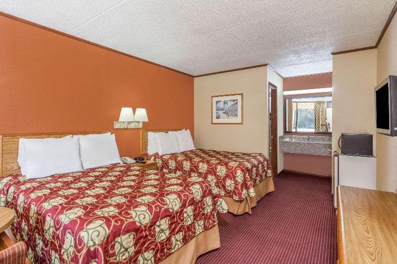 Days Inn By Wyndham Sweetwater photo 1
