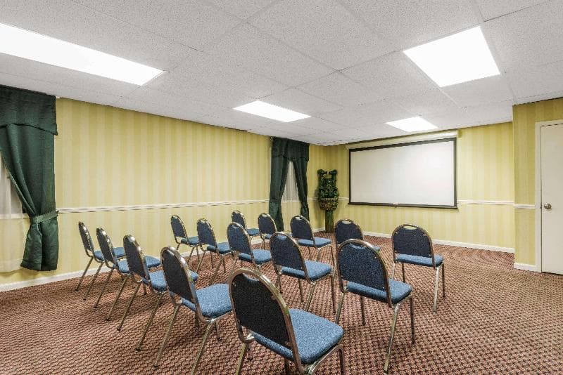Days Inn by Wyndham Troy photo 1