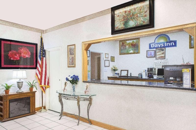 Days Inn by Wyndham Newton photo 1