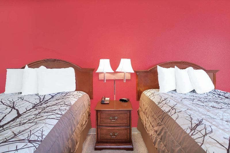 Days Inn by Wyndham Newton 4