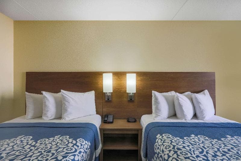 Days Inn by Wyndham Newark Wilmington 5