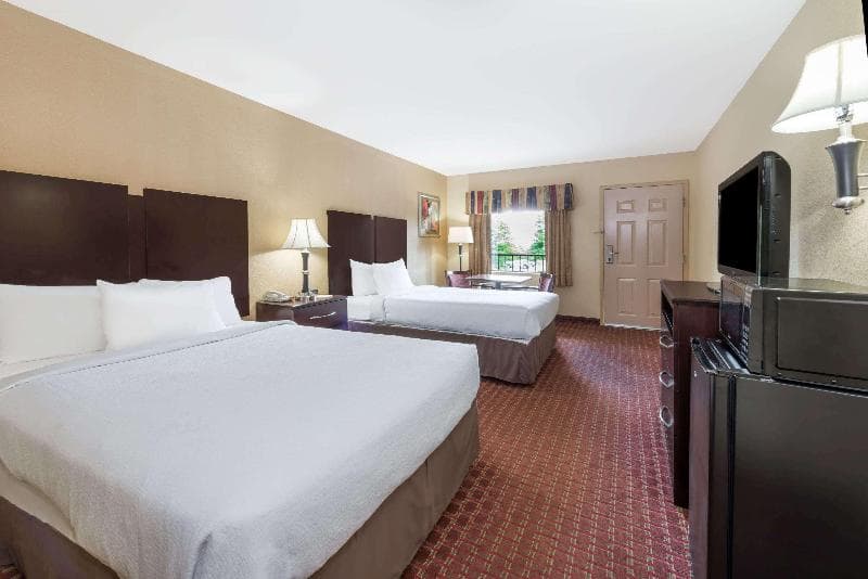 Days Inn by Wyndham Lexington Southeast 4