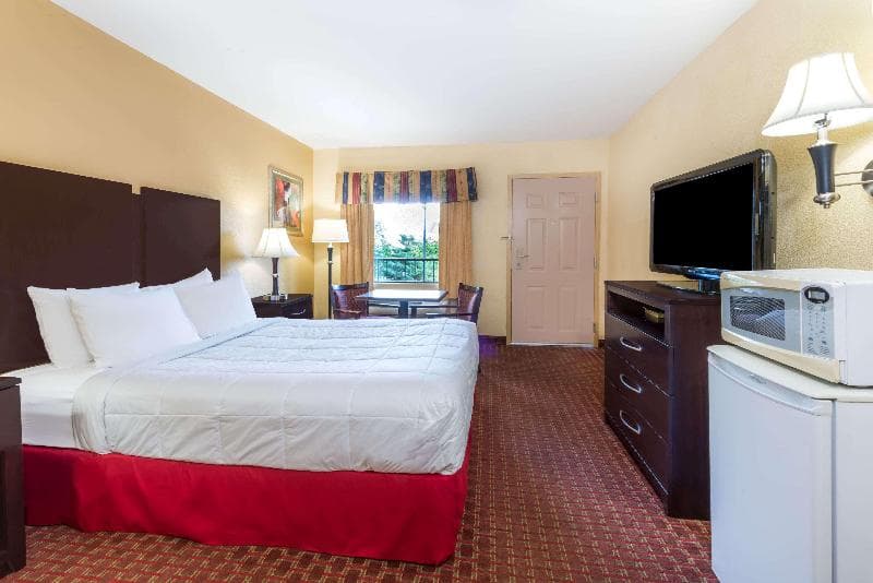 Days Inn by Wyndham Lexington Southeast 5
