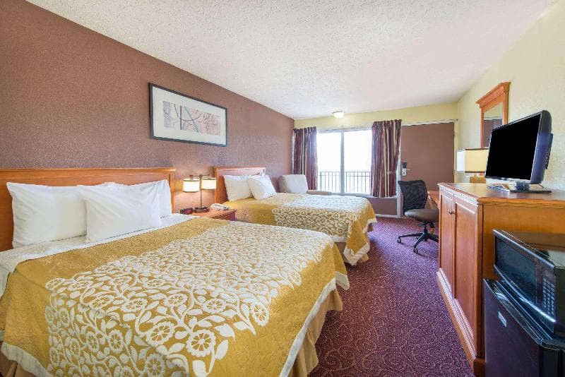 Days Inn by Wyndham Frankfort photo 1