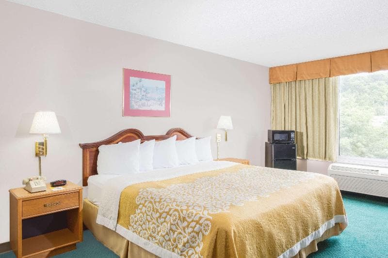 Days Inn by Wyndham Cambridge 4