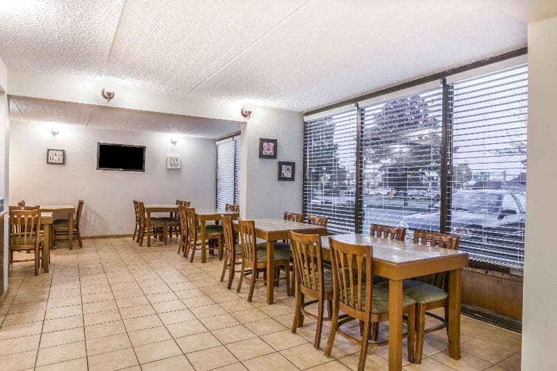 Days Inn By Wyndham Syracuse 3