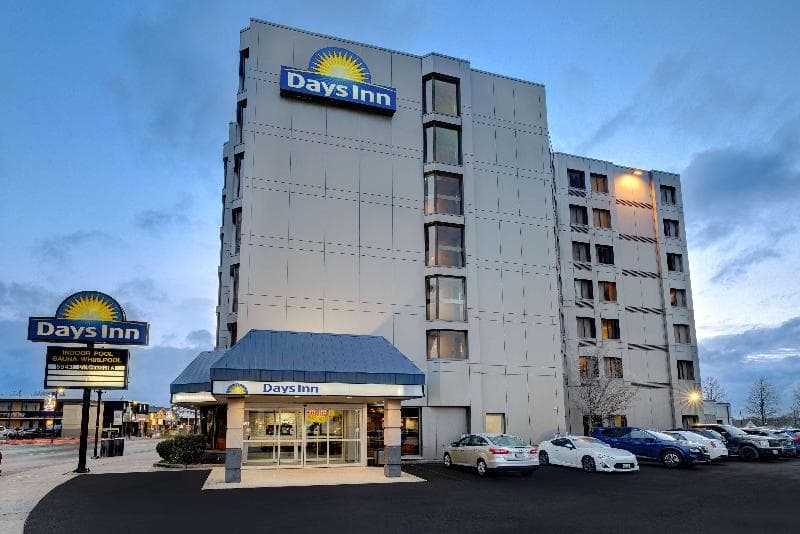 Days Inn by Wyndham Niagara Falls Near The Falls photo 1