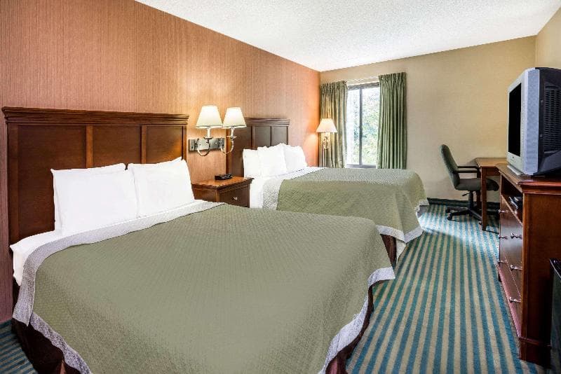 Days Inn by Wyndham Westminster 4