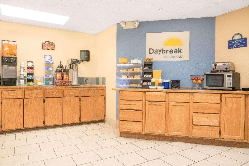 Days Inn By Wyndham Alexandria Mn photo 1