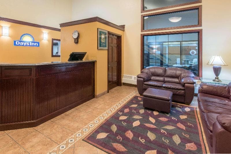 Days Inn By Wyndham Minot 4